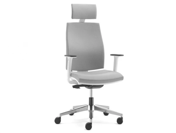 Кресло для сотрудника Queen+ с подголовником. Фото 1